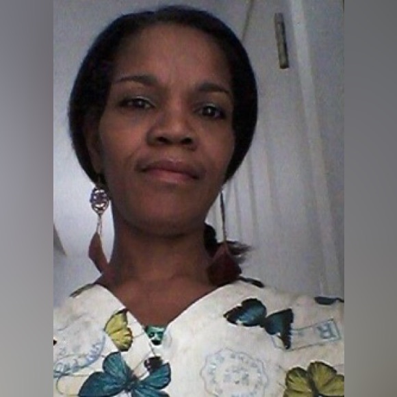 $10-$100 HOLLA & MORE - Picture 3 of 15